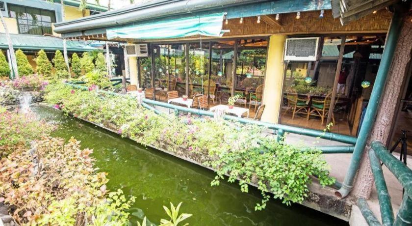 Family Country Hotel And Convention Centre General Santos City Экстерьер фото